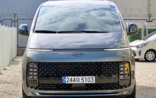 수원중고차전액할부 스타리아 LPG 라운지 인스퍼레이션 매물 사진 2 - 2023/09 27,086km
